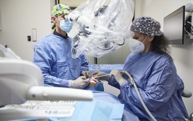 Dentista con anestesia totale (narcosi) per adulti